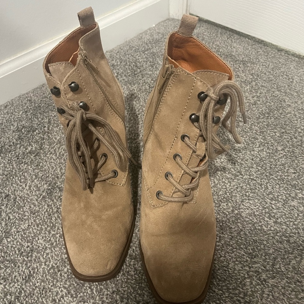 Lucky brand lace up healed boots